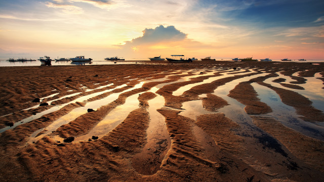 Beach sunset boats clouds horizon free wallpaper - medium preview image