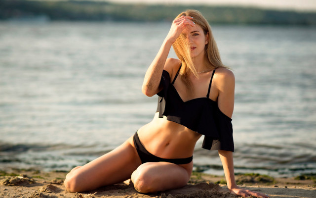 Beach bikini model blonde eskter free wallpaper - medium preview image