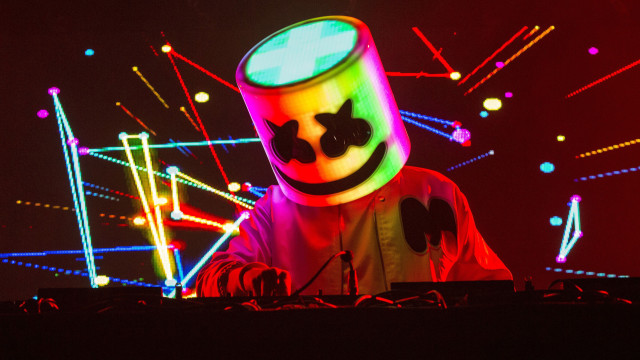 Person beer head stage lights free wallpaper - medium preview image