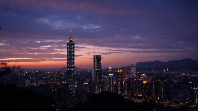 City skyline tall building night #8 free wallpaper - medium preview image