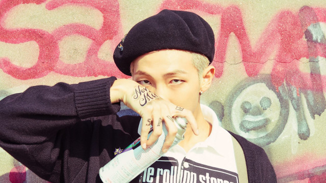 Man hat cigarette wall graffiti free wallpaper - medium preview image