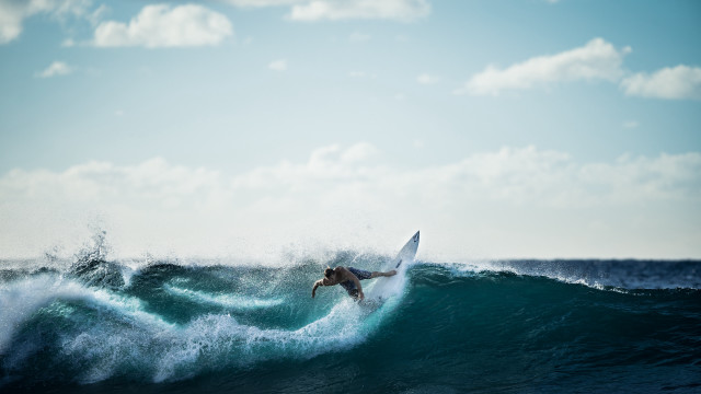 Surfer wave ocean sunny tilt free wallpaper - medium preview image