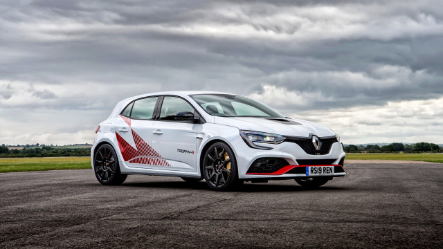 White car red accents cloudy free wallpaper - medium preview image