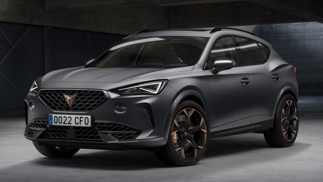 Grey suv garage futurism 3d free wallpaper - medium preview image