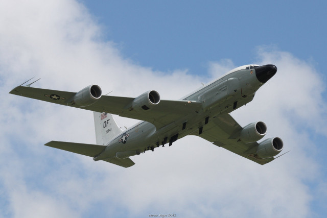 Large airplane flying cloudy sky #4 free wallpaper - medium preview image