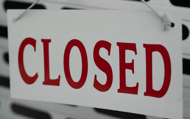 Closed sign berlin secession macro free wallpaper - medium preview image