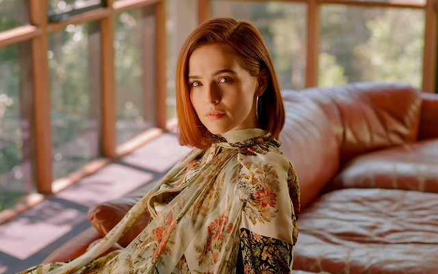 Woman couch room portrait blurry free wallpaper - medium preview image