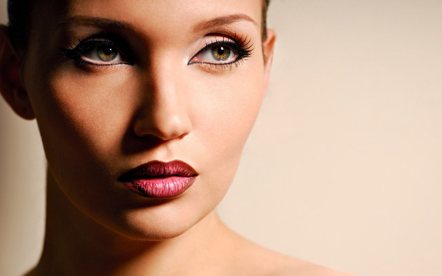 Woman redlip blackeyeliner constanceanne definedfeatures free wallpaper - medium preview image