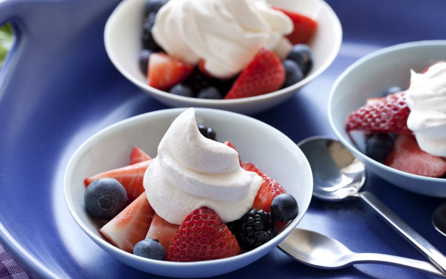 Blue tray fruit berries cream free wallpaper - medium preview image
