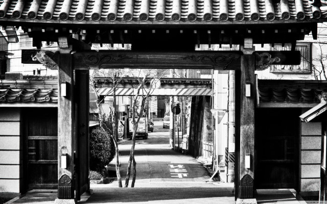 Black white gate japanese building free wallpaper - medium preview image