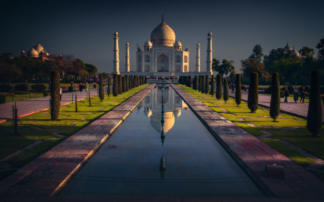 Large building pool reflection night free wallpaper - medium preview image