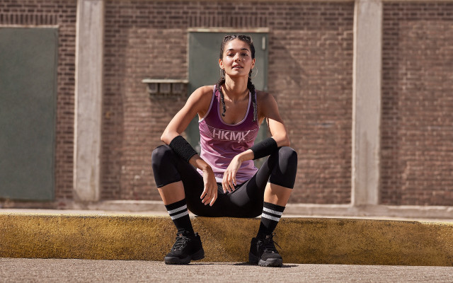 Woman squatting curb purple shirt free wallpaper - medium preview image