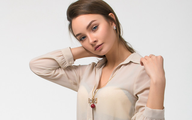 Woman necklace blue eyes flemish free wallpaper - medium preview image