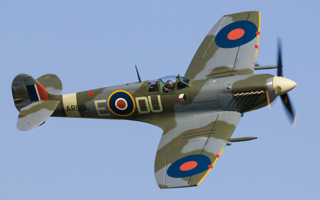 Small airplane blue sky propeller #5 free wallpaper - medium preview image