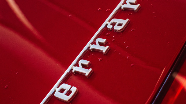 Ford emblem waterdroplets redcar ultrafinedetail free wallpaper - medium preview image