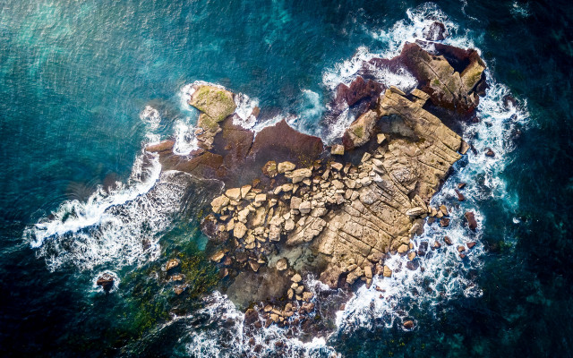 Rocky coastline wave crashing island free wallpaper - medium preview image