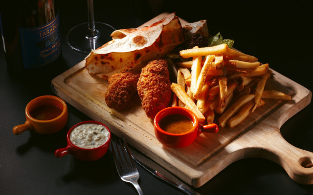 Wooden cutting board french fries free wallpaper - medium preview image
