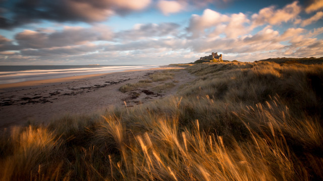 Beach house grassy hill water free wallpaper for desktop - medium preview image