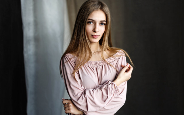 Elina karimova pink top portrait free wallpaper - medium preview image