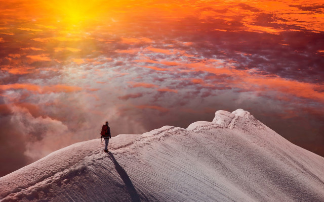 Mountain sunset cloudy sky figure free wallpaper - medium preview image