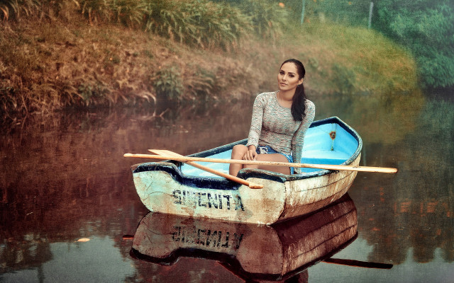 Woman boat lake paddle oar free wallpaper - medium preview image