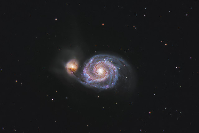 Spiral galaxy bright blue center free wallpaper - medium preview image