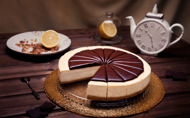 Cake slice plate clock food free wallpaper - medium preview image