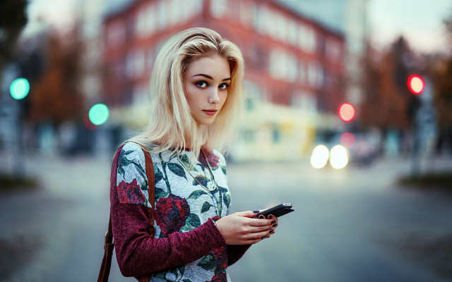 Woman street cellphone serious portrait free wallpaper - medium preview image