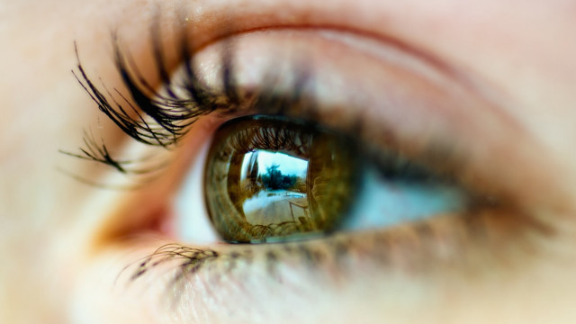 Eye reflection building macro photorealism free wallpaper - medium preview image