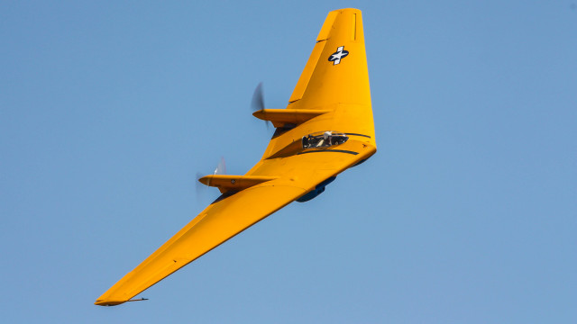 Yellow airplane propellers digital vector free wallpaper - medium preview image