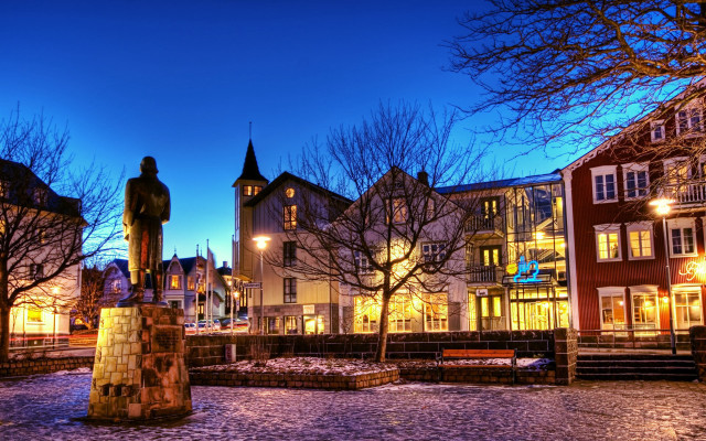Statue man courtyard night buildings free wallpaper - medium preview image