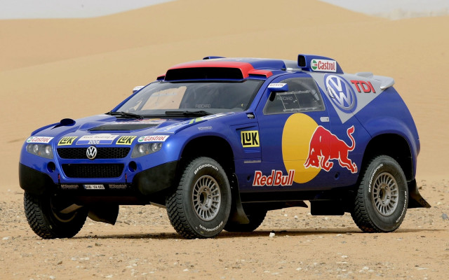 Blue truck red bull desert free wallpaper - medium preview image