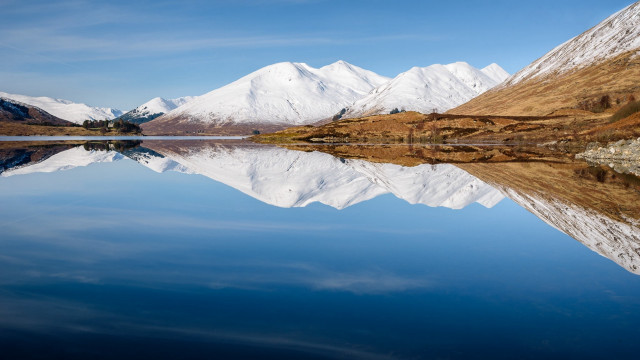 Mountain range reflection snowy lake free wallpaper - medium preview image