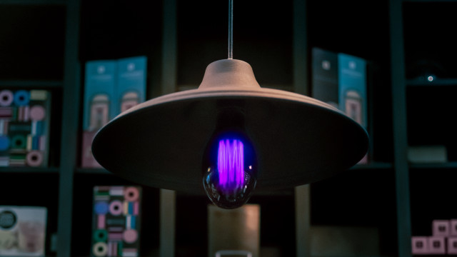 Hanging light retrofuturism hologram blurry free wallpaper - medium preview image