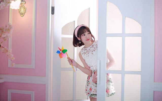 Pink girl pinwheel doorway floral free wallpaper - medium preview image