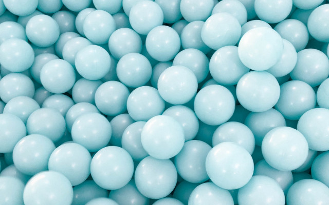 Blue balls pile microscopic plasticien free wallpaper - medium preview image