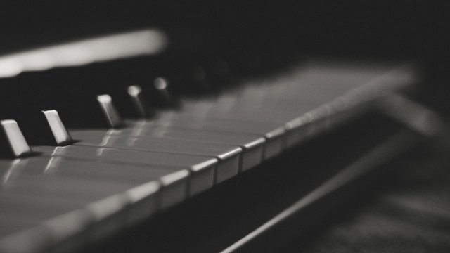 Piano keyboard black white background free wallpaper - medium preview image