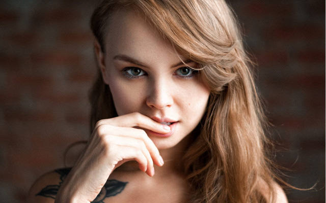 Woman tattoo blonde posing Eszter free wallpaper - medium preview image