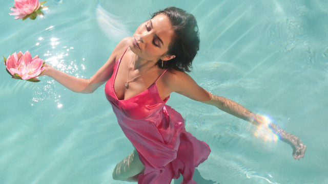 Pink dress flower water portrait free wallpaper - medium preview image