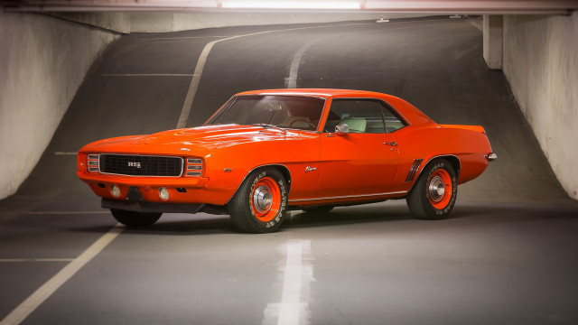Bright orange muscle car parking free wallpaper - medium preview image