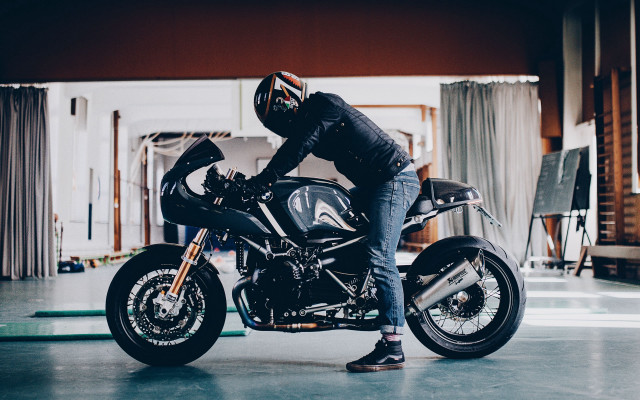 Motorcycle garage helmet jigsaw neo free wallpaper - medium preview image