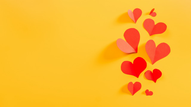 Red pink hearts yellow shadow free wallpaper - medium preview image