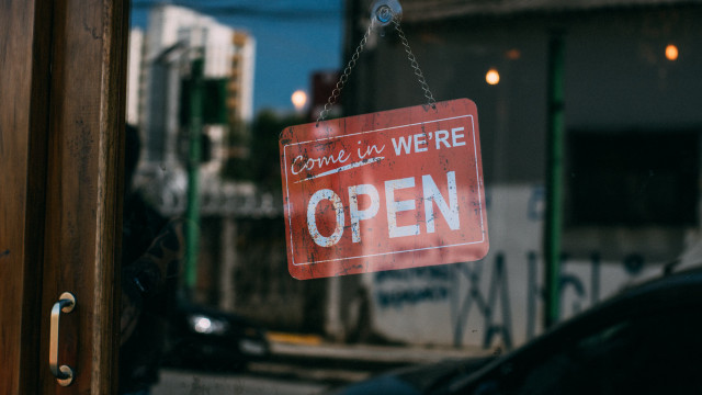 Red open sign door blurry free wallpaper - medium preview image