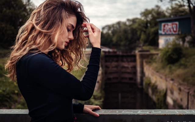 Woman longhair cellphone looking down free wallpaper - medium preview image