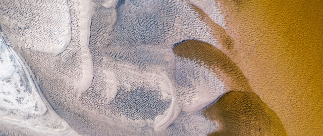 Beach sandy shore yellow white free wallpaper - medium preview image