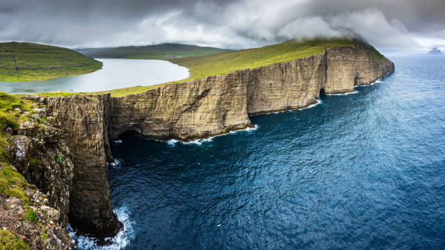 Cliff water mountains forest ocean free wallpaper - medium preview image
