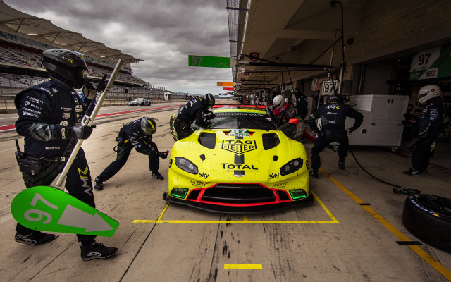 Yellow race car pit crew free wallpaper - medium preview image