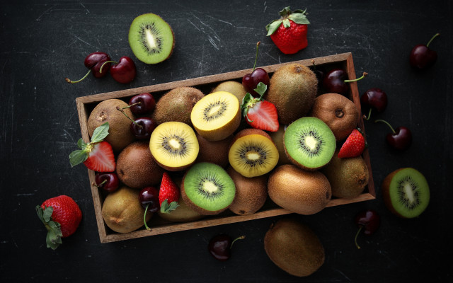 Wooden box kiwis strawberries table free wallpaper - medium preview image