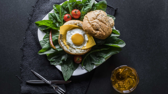 Plate egg bread vegetables beer free wallpaper - medium preview image