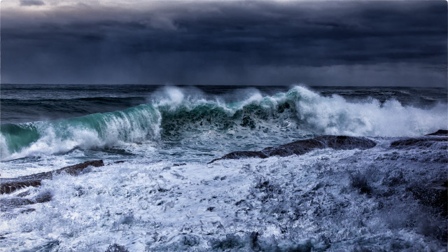 Stormy ocean wave shore cloudy free wallpaper - medium preview image